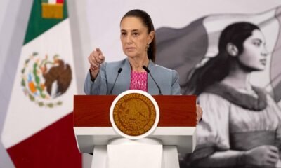 La presidenta de México, Claudia Sheinbaum, habla en una conferencia de prensa matutina en la ciudad de México el 21 de abril [AFP]