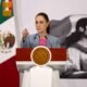 La presidenta de México, Claudia Sheinbaum, habla en una conferencia de prensa matutina en la ciudad de México el 21 de abril [AFP]