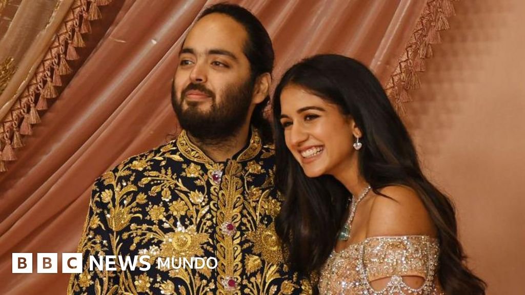 Anant Ambani con su esposa. Es hijo del multimillonario Mukesh Ambani, quien es considerado el hombre más rico de Asia.