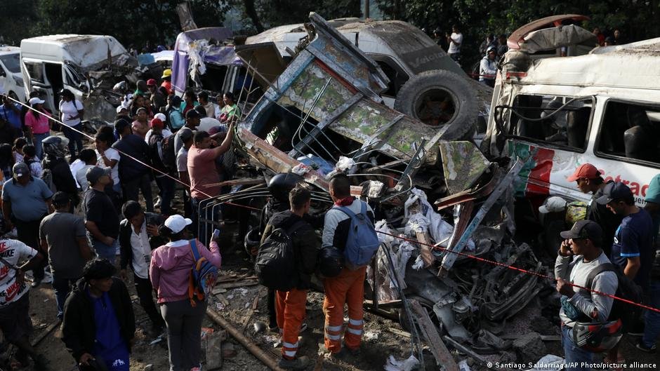 La explosión tuvo lugar en la carretera Panamericana en el municipio de Cajibio, provincia del conflictivo Cauca. Foto: Santiago Saldarriaga/AP Photo/picture alliance