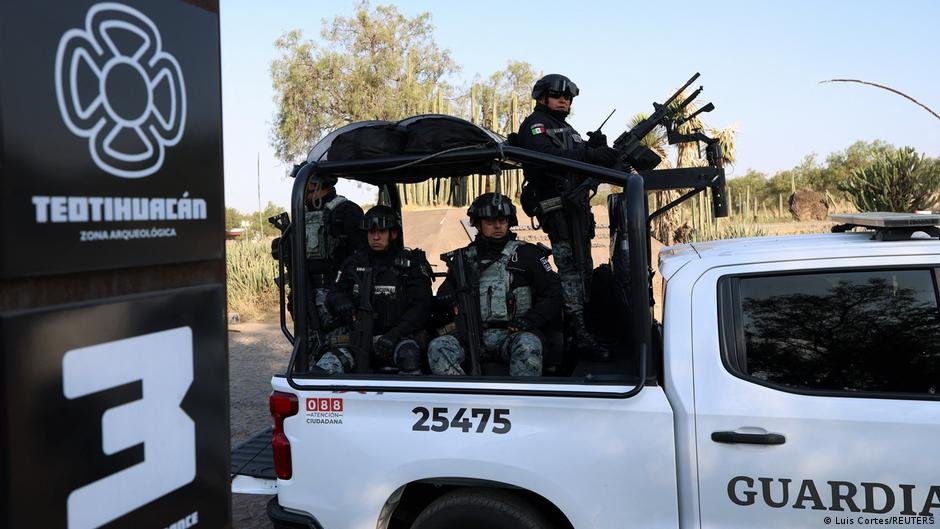 Fuerzas de seguridad mexicanas se apresuraron a llegar al lugar del tiroteo en el complejo arqueológico de Teotihuacán Foto: Luis Cortes/REUTERS