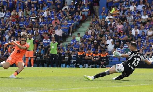 Fermín hizo el 0-1 del Barcelona en Getafe con este remate. CHEMA REY