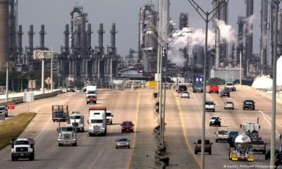 A la nueva cumbre en Santa Marta, Colombia, no fueron invitados países, cuyos Gobiernos niegan el cambio climático o no tienen la voluntad de alejarse de las energías fósiles. Imagen: David J. Phillip/AP Photo/picture alliance