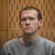 Brenton Tarrant, el枪手在2020年8月27日新西兰基督城高等法院的照片，他曾在克赖斯特彻奇清真寺袭击中开枪杀害礼拜者[John Kirk-Anderson/pool via Reuters] 请重新按照要求提供正确的翻译： Brenton Tarrant, el pistolero que disparó y mató a adoradores en los ataques a las mezquitas de Christchurch, en el High Court de Christchurch, Nueva Zelanda, el 27 de agosto de 2020 [John Kirk-Anderson/pool via Reuters]