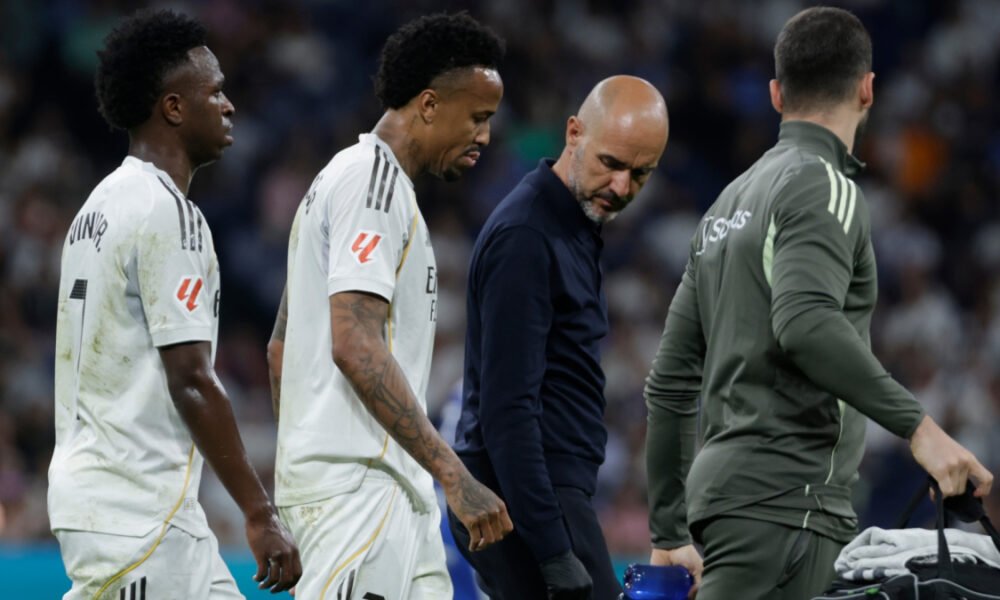 Militao, tras retirarse lesionado. EFE