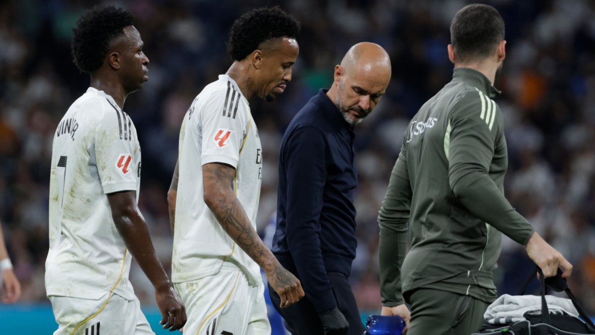Militao, tras retirarse lesionado. EFE