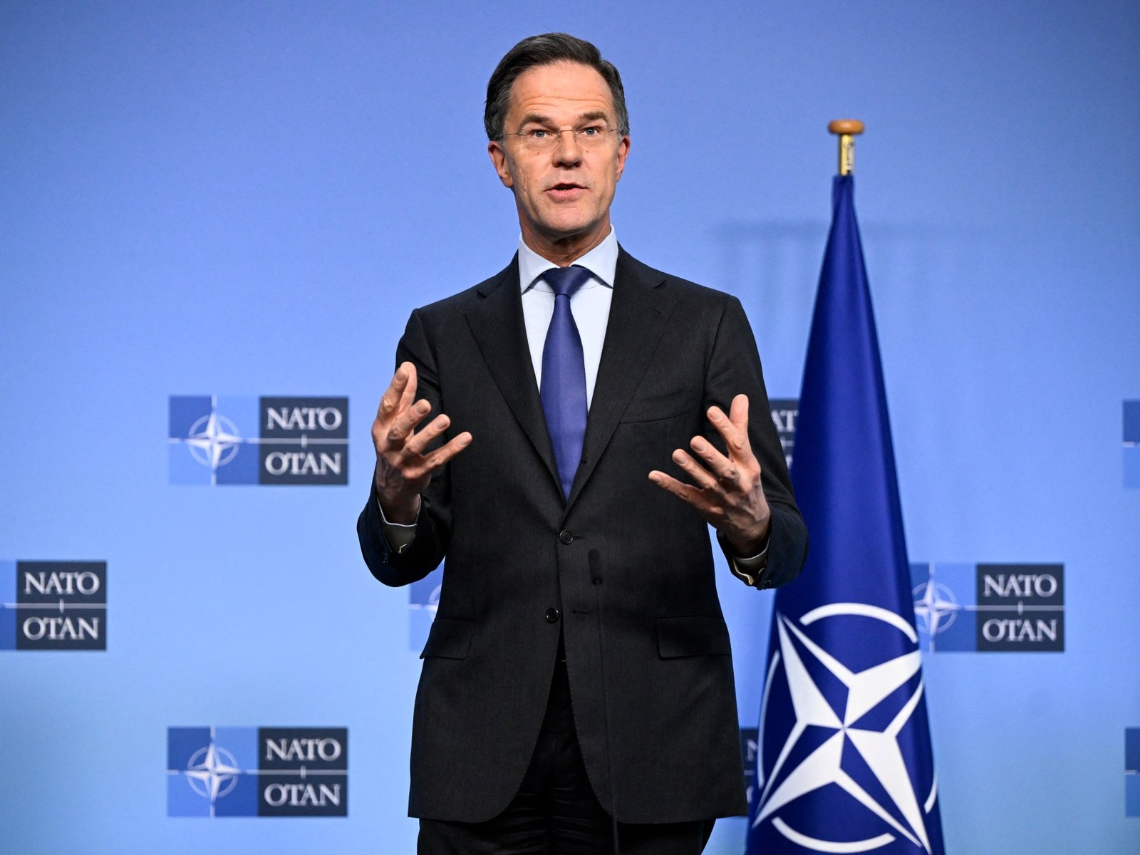 Mark Rutte se convirtió en secretario general de la OTAN unos meses antes de que Donald Trump regresara a la Casa Blanca, marcando el inicio de un período desafiante para la alianza militar y los aliados estadounidenses en Europa [Foto: John Thys/AFP]