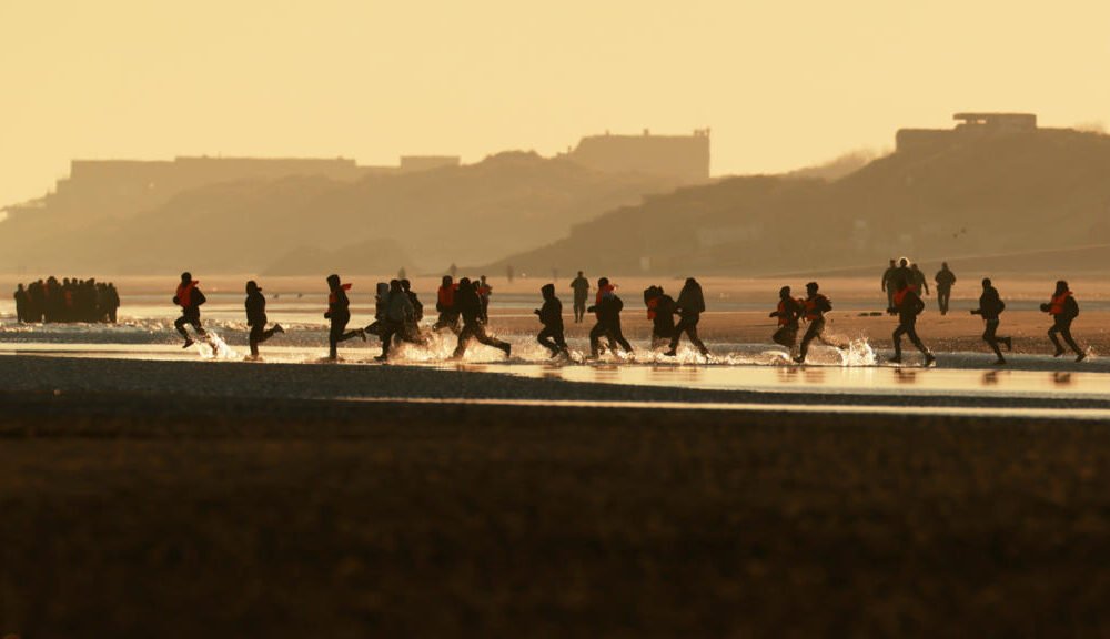 Autoridades británicas y francesas anuncian cooperación para prevenir migraciones irregulares. Foto: RFI English