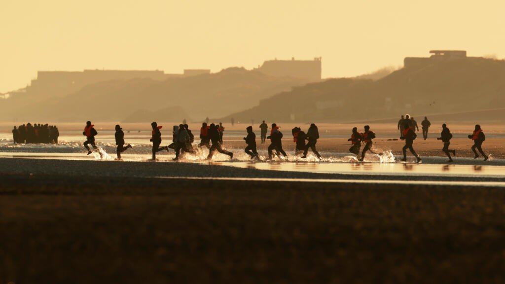 Autoridades británicas y francesas anuncian cooperación para prevenir migraciones irregulares. Foto: RFI English
