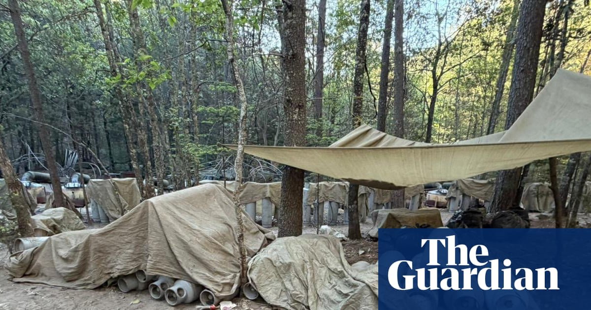 Esta imagen de archivo liberada por la oficina del fiscal general de Chihuahua muestra un campamento y supuesto laboratorio de drogas ubicado a aproximadamente nueve horas de la ciudad de Chihuahua, México, el 18 de abril de 2026. Foto: Oficina del Fiscal General de Chihuahua/AFP/Getty Images