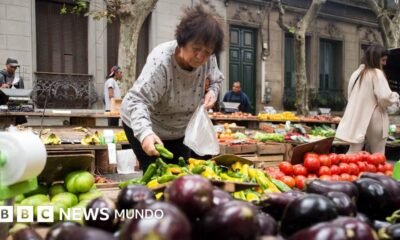 La baja en los precios de frutas y verduras por el aumento de la oferta es apenas un factor detrás de la caída histórica de la inflación en Uruguay.