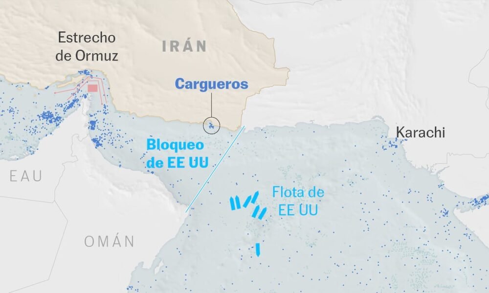 El buque 'Touska', de bander iraní, visto desde un barco de la flota de EE UU, este domingo. CENTCOM (via REUTERS)