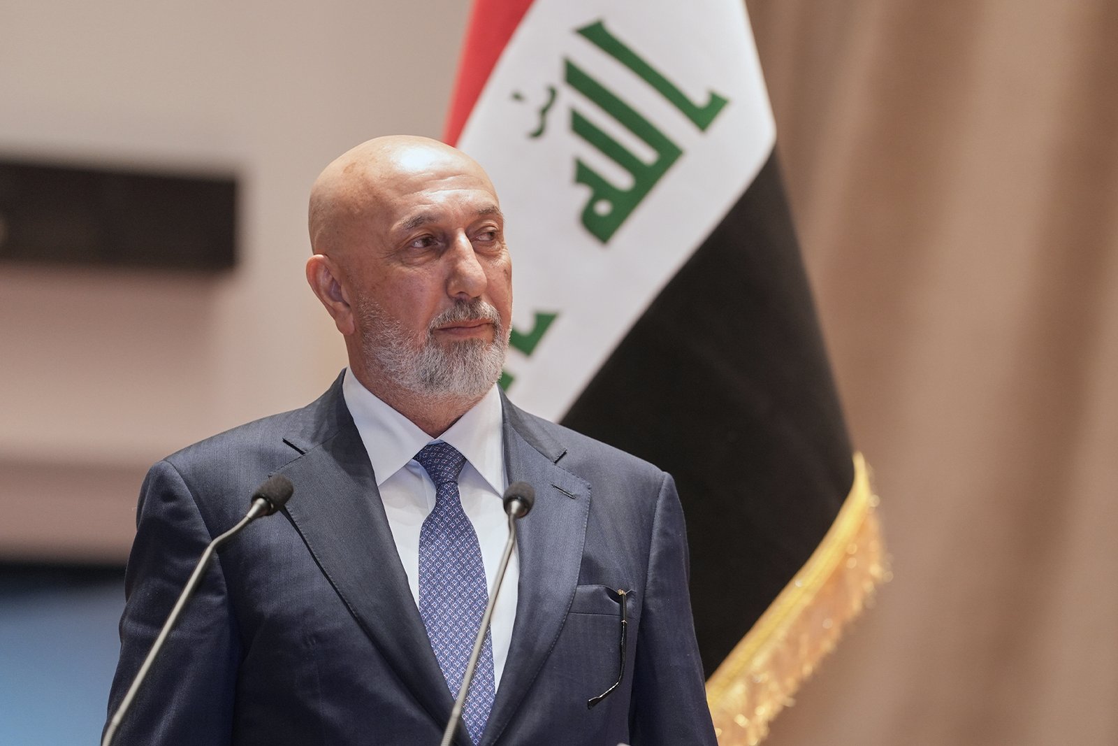 Nuevo presidente electo de Irak, Nizar Amidi, habla en el parlamento después de su elección en Bagdad, Irak, el 11 de abril de 2026 [Handout/Iraqi Parliament Media Office via AP]