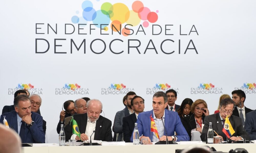Gustavo Petro, presidente de Colombia, discute estrategias con Luiz Inácio Lula da Silva, Brasil. Foto: El País