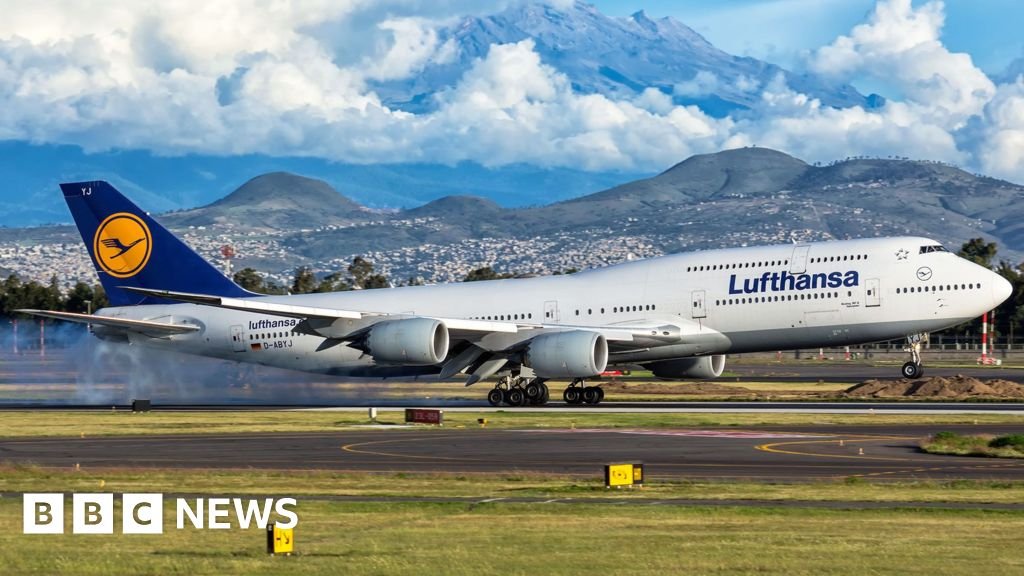 Un avión de Lufthansa aterrizando en el Aeropuerto de Ciudad de México