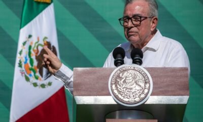 Gobernador de Sinaloa Rubén Rocha Moya habla en un evento [Foto: Rashide Frias/AFP]