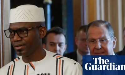 Sadio Camara, izquierda, con el ministro de Relaciones Exteriores de Rusia, Serguei Lavrov, en Moscú en febrero de 2024. Foto: Maxim Shipenkov/Reuters