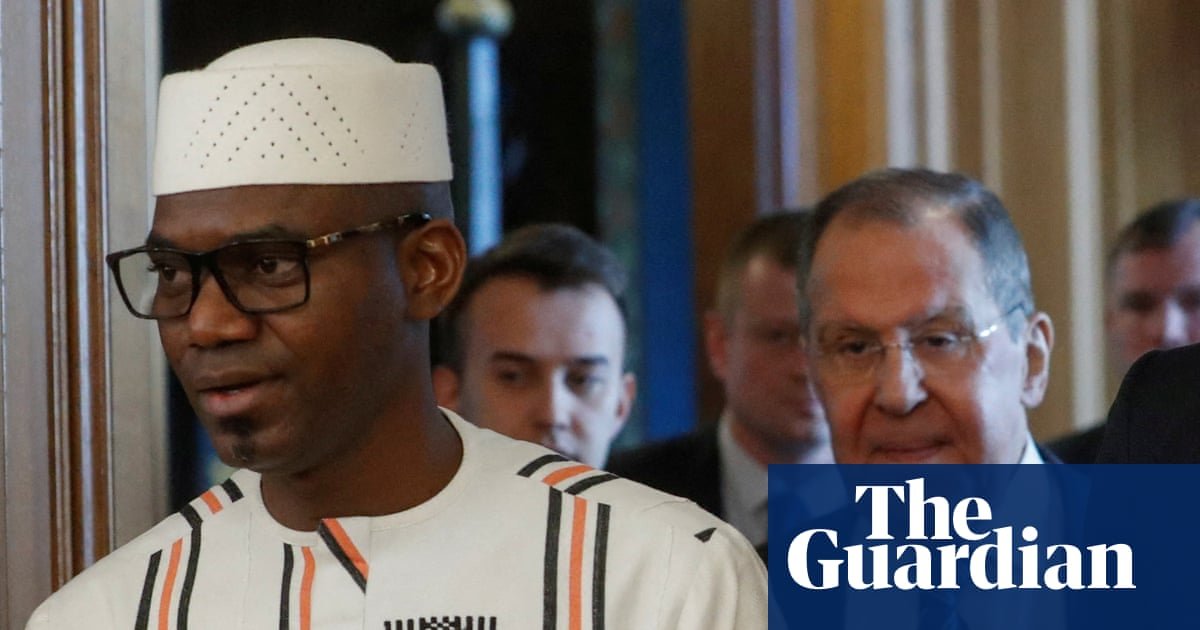 Sadio Camara, izquierda, con el ministro de Relaciones Exteriores de Rusia, Serguei Lavrov, en Moscú en febrero de 2024. Foto: Maxim Shipenkov/Reuters