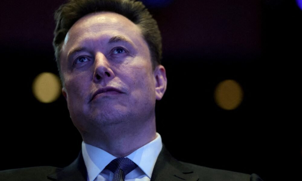 Elon Musk busca 150 mil millones de dólares en daños de OpenAI y Microsoft, uno de sus mayores inversores [Foto: Evelyn Hockstein/Reuters]