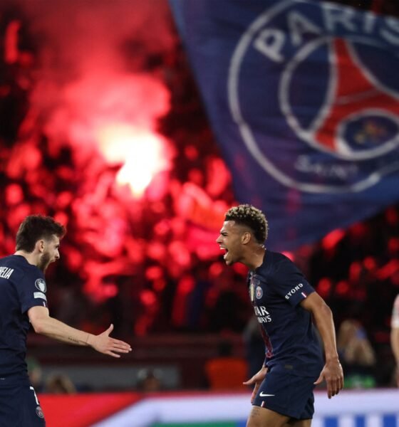 Paris Saint Germain's georgiano delantero Khvicha Kvaratskhelia anotó dos goles contra Bayern Munich en la ida de los cuartos de final de la UEFA Champions League [Anne-Christine Poujoulat/AFP]