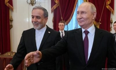 Moscú, aliada de Irán, se ha resistido hasta ahora a verse envuelta en el conflicto de Oriente Medio, mientras prosigue con su invasión de Ucrania. Imagen: Dmitri Lovetsky/REUTERS