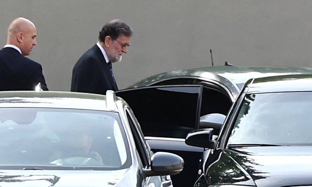 El expresidente del Gobierno Mariano Rajoy, a su salida de la sede de la Audiencia Nacional en San Fernando de Henares, este jueves. Foto: Víctor Sainz | Vídeo: epv