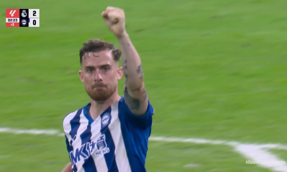 Vinicius Júnior celebra su gol decisivo que asegura la victoria para el Real Madrid. Foto: EFE