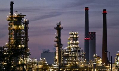 La refinería PCK en Schwedt, en la región de Uckermark, al noreste de Brandeburgo, que abastece de combustible a gran parte del noreste de Alemania, se vio obligada a detener importaciones de petróleo ruso en 2023. Imagen: Patrick Pleul/picture alliance/dpa