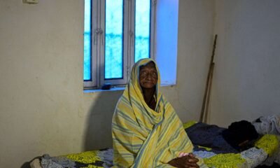 Al-Shubbak habla con un periodista de AFP en su casa en la isla Tuti de Khartoum, el 17 de abril de 2026 [Khaled Desouki/AFP]