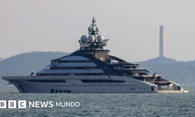 El lujoso yate de múltiples cubiertas, valorado en más de US$500 millones, navegó a través de la vía marítima del Golfo durante el fin de semana.