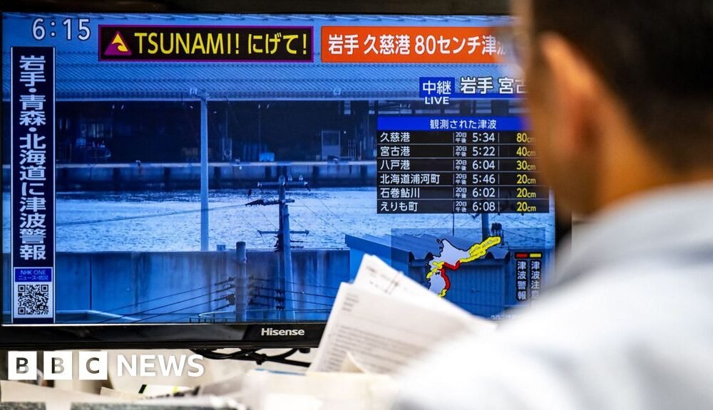 Alertas relacionadas con el terremoto, registrado a una profundidad de 10 km (6,2 millas), fueron difundidas en los medios públicos