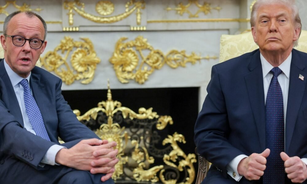 El presidente de los Estados Unidos, Donald Trump, y la canciller alemana, Friedrich Merz, se reúnen en el despacho oval de la Casa Blanca, marzo 3 [Foto: Jonathan Ernst/Reuters]