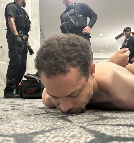 Momento en que es sometido el sospechoso del intento de atendado. Foto: EPV | Vídeo: EFE