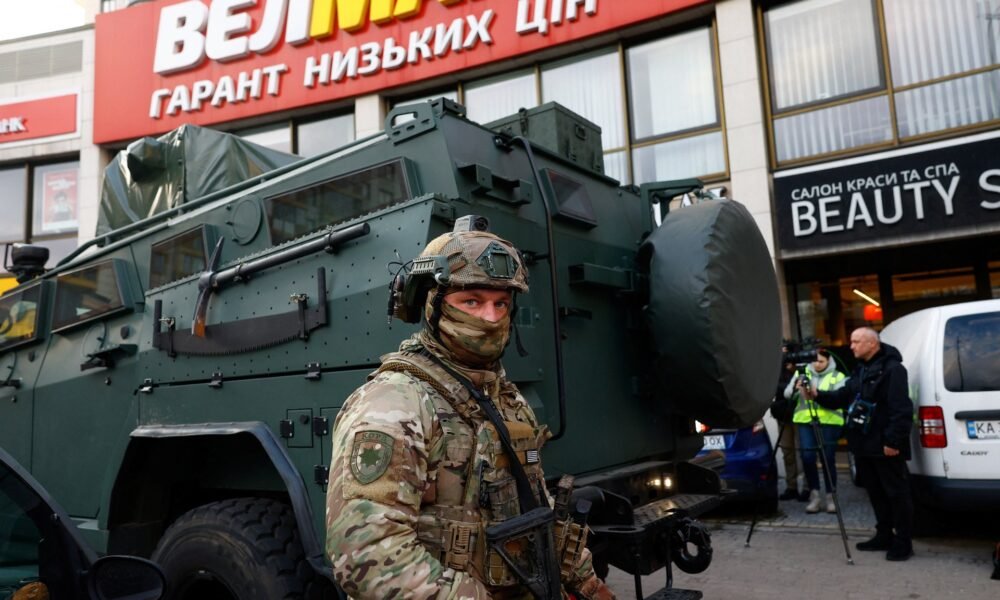 Hombre armado se atrincheró en supermercado durante asalto. Foto: Al Jazeera