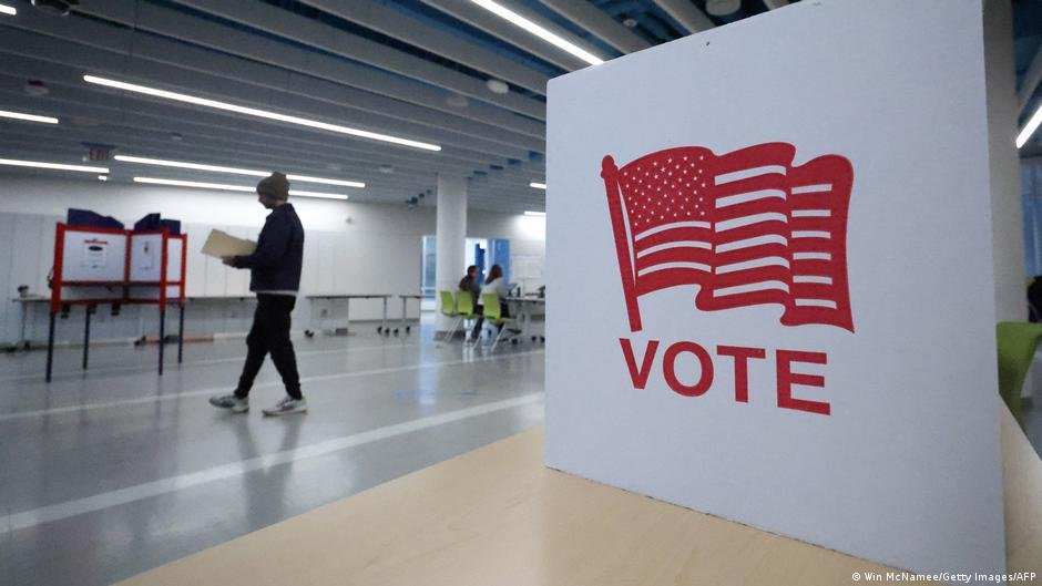 Votantes en Virginia aprobaron un plan para redistribuir el mapa congresional del estado Foto: Win McNamee/Getty Images/AFP