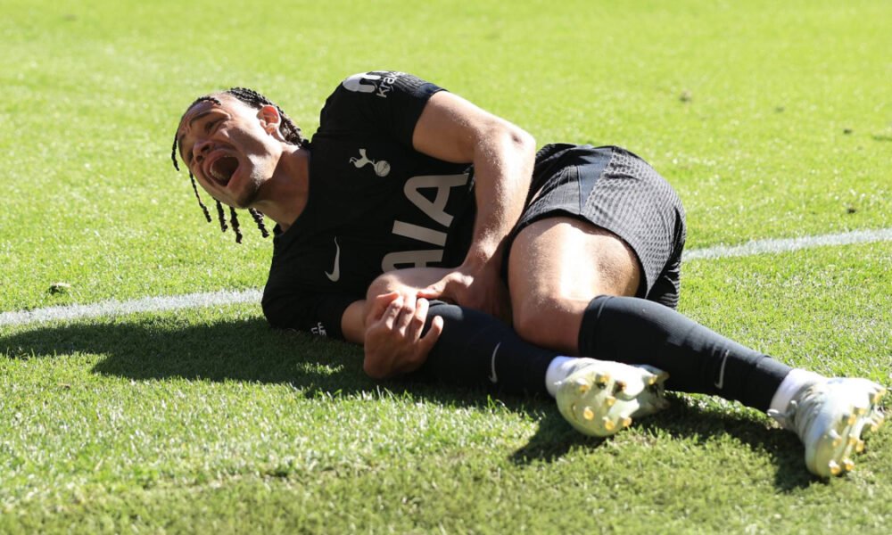 Xavi Simons, en el momento de la lesión. GETTY IMAGES