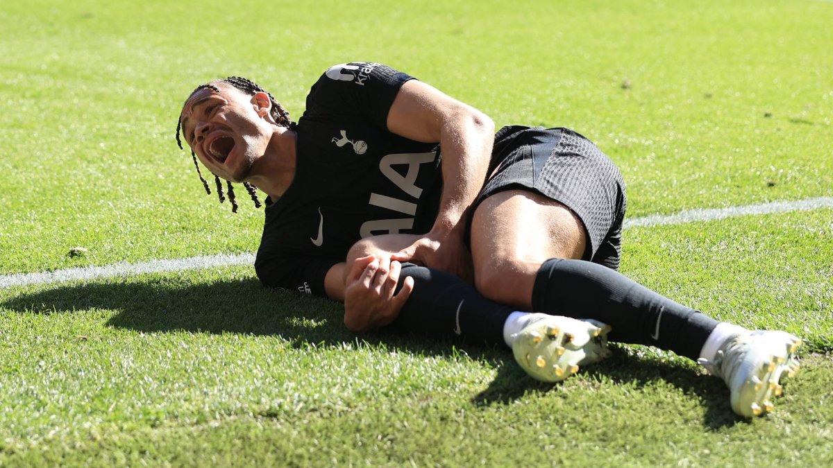 Xavi Simons, en el momento de la lesión. GETTY IMAGES