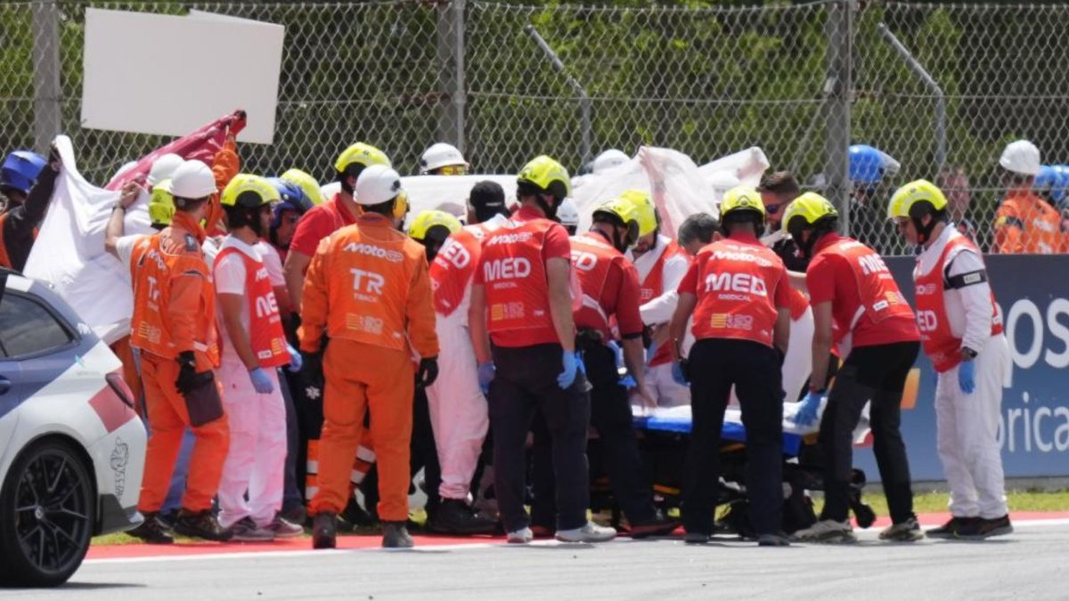 Accidente Márquez desploma — Álex Márquez es trasladado. Foto de: EFE