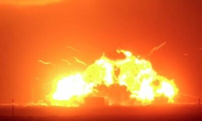 Un cohete de Blue Origin explota durante una prueba en Cabo Cañaveral, generando una gran columna de fuego. Foto de: news.google.com
