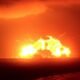 Un cohete de Blue Origin explota durante una prueba en Cabo Cañaveral, generando una gran columna de fuego. Foto de: news.google.com