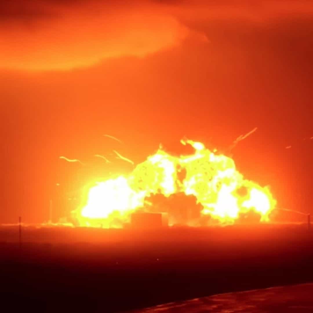 Un cohete de Blue Origin explota durante una prueba en Cabo Cañaveral, generando una gran columna de fuego. Foto de: news.google.com