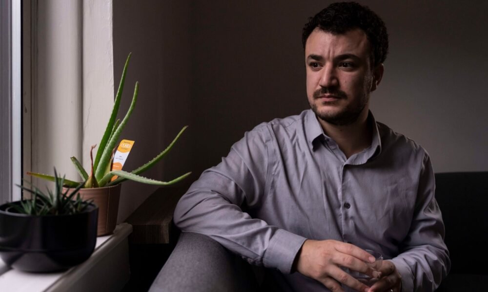 El activista pro-palestino Mahmoud Khalil, quien busca apelar su caso de deportación ante la Corte Suprema de EE. UU., es retratado en Nueva York. Foto de: Yuki Iwamura/The Associated Press