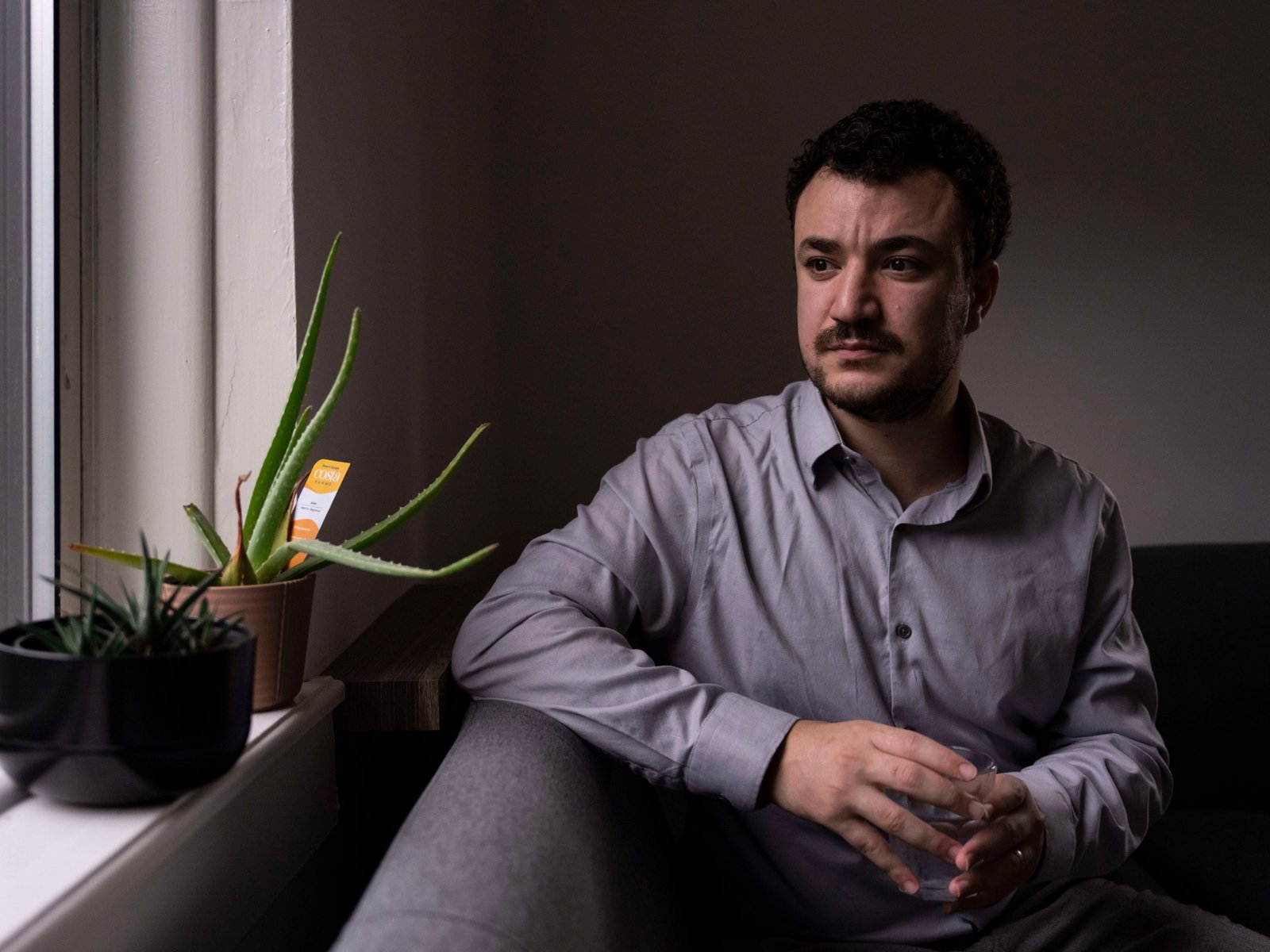 El activista pro-palestino Mahmoud Khalil, quien busca apelar su caso de deportación ante la Corte Suprema de EE. UU., es retratado en Nueva York. Foto de: Yuki Iwamura/The Associated Press