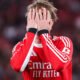 Benfica Mourinho empató — Schielderup, del Benfica, se lamenta.