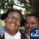 Bonolo Selelo y Tsholofelo Kumile, la pareja que busca legalizar el matrimonio igualitario en Botsuana, sonríen. Foto de: The Guardian
