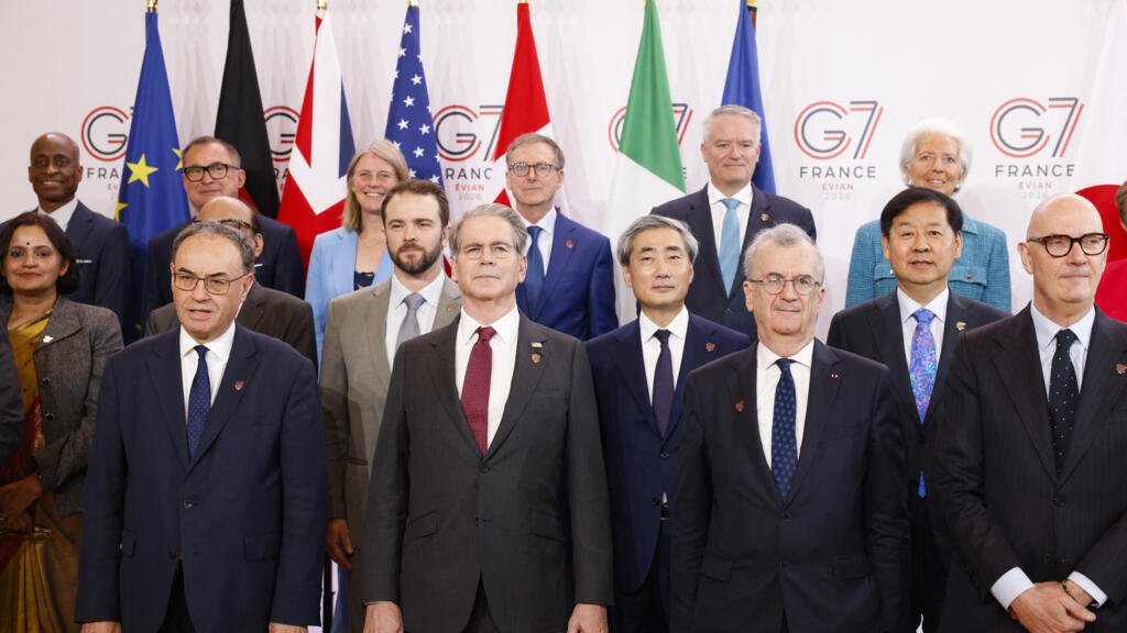 coordinar posiciones inflación — Imagen de la cobertura sobre G7 finance ministers seek common ground despite divisions over Russia and trade. Foto de: RFI English