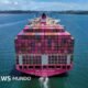 Canal Panamá beneficia — Vista aérea del buque portacontenedores One Contribution, navegando bajo bandera de Tokio, mientras ingresa al Canal de Panamá en la Ciudad de Panamá el 21 de abril de 2026.. Tomada por: BBC Mundo