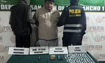 extorsionador Kenyiman Lima Sur — Las autoridades exhiben los bienes incautados tras la detención de un extorsionador en Lima Sur. Foto de: Perú21