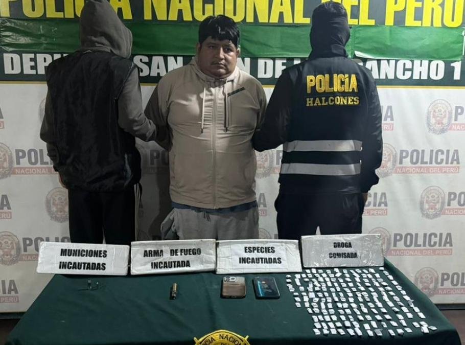 extorsionador Kenyiman Lima Sur — Las autoridades exhiben los bienes incautados tras la detención de un extorsionador en Lima Sur. Foto de: Perú21