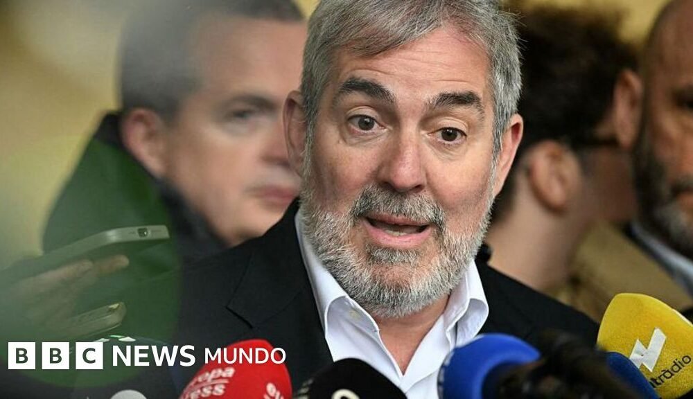 Clavijo rechaza atracaje — Fernando Clavijo es el presidente de la comunidad autónoma de Canarias.